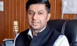 जिला कलेक्टर ने सोशल मीडिया पर चलाये जा रहे भ्रामक व तथ्यहीन जानकारियों से दूर रहने की अपील की जिला कलेक्टर ने सोशल मीडिया पर चलाये जा रहे भ्रामक व तथ्यहीन जानकारियों से दूर रहने की अपील की