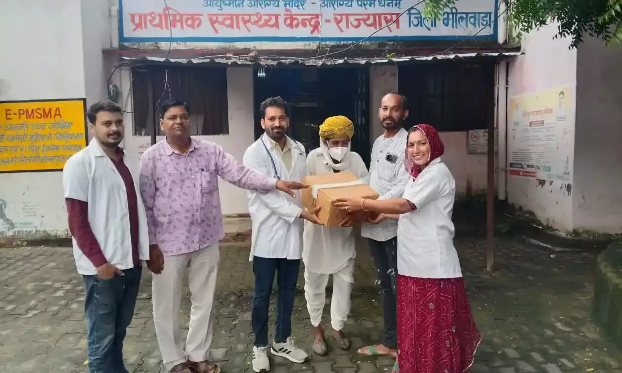 टीबी मुक्त भारत अभियान के तहत लाभार्थी को निक्षय पोषण किट वितरण