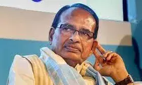 शिवराज सिंह चौहान के काफिले को कार ने टक्कर मारी , पुलिसकर्मी देखते रहे, कार चालक फरार शिवराज सिंह चौहान के काफिले को कार ने टक्कर मारी , पुलिसकर्मी देखते रहे, कार चालक फरार