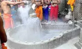 महाकाल में दिखा एक और शिवलिंग, सुबह 3 बजे से शुरू हुई भस्म आरती