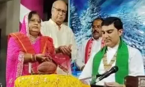 शिव महापुराण कथा के तीसरे दिन पार्वती जन्मोत्सव में झूमें श्रद्धालु शिव महापुराण कथा के तीसरे दिन पार्वती जन्मोत्सव में झूमें श्रद्धालु