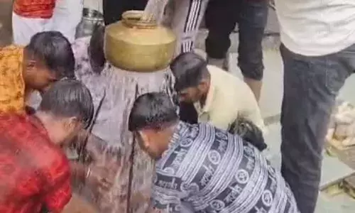 भगवान सिद्धेश्वर महादेव का सहस्त्रधारा अभिषेक जल और दूध से किया भगवान सिद्धेश्वर महादेव का सहस्त्रधारा अभिषेक जल और दूध से किया