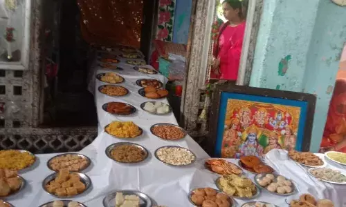 बनेड़ा में छोटी तीज पर ठाकुर जी को धराया भव्य छप्पन भोग