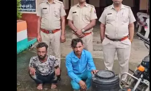 30 लीटर अवैध शराब के साथ  शांति भंग में पिता- पुत्र सहित 5 गिरफ्तार