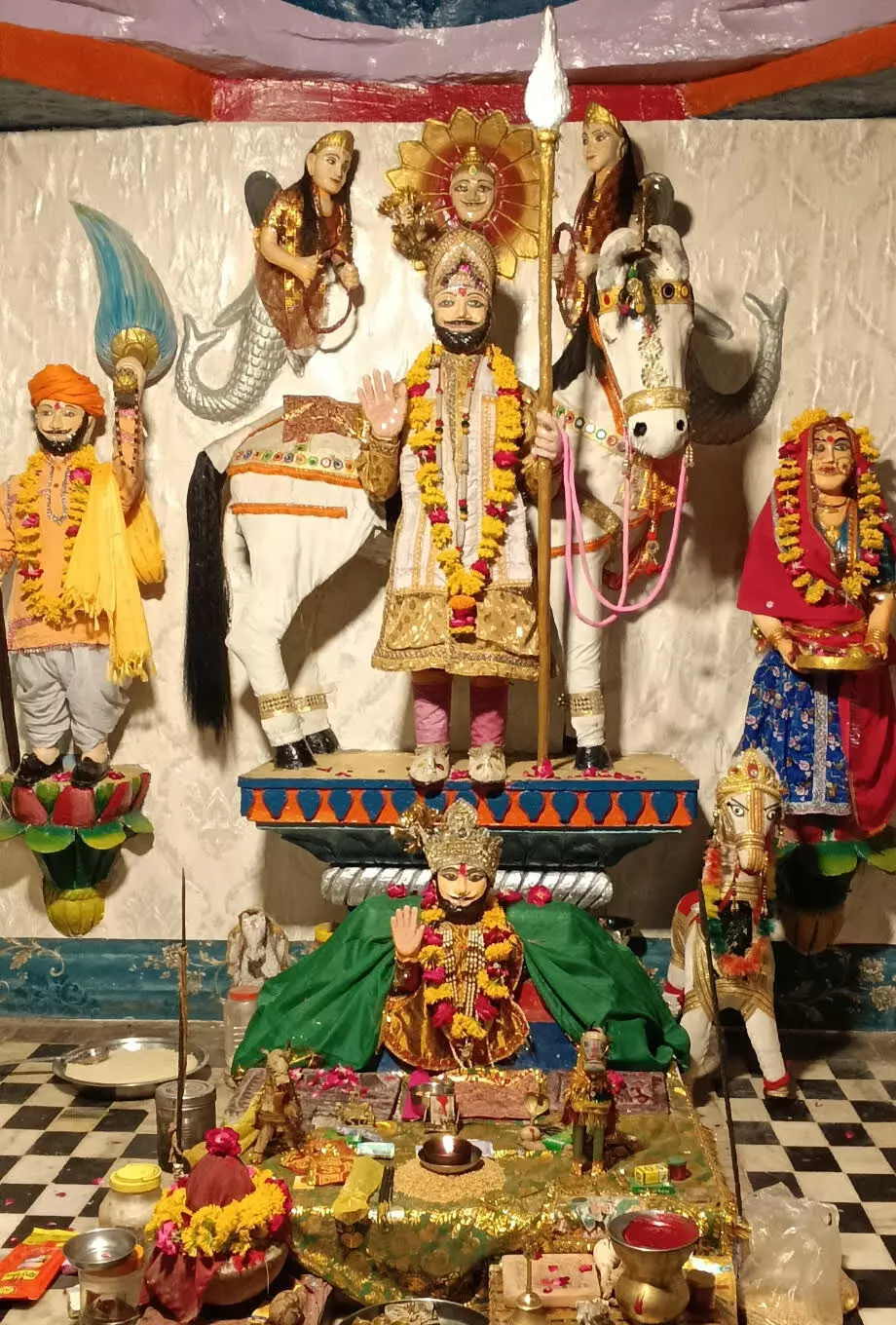 देर रात तक चली भजन संध्या देर रात तक चली भजन संध्या