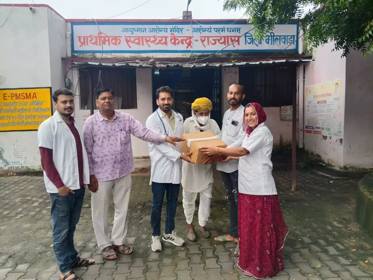 टीबी मुक्त भारत अभियान के तहत लाभार्थी को निक्षय पोषण किट वितरण टीबी मुक्त भारत अभियान के तहत लाभार्थी को निक्षय पोषण किट वितरण