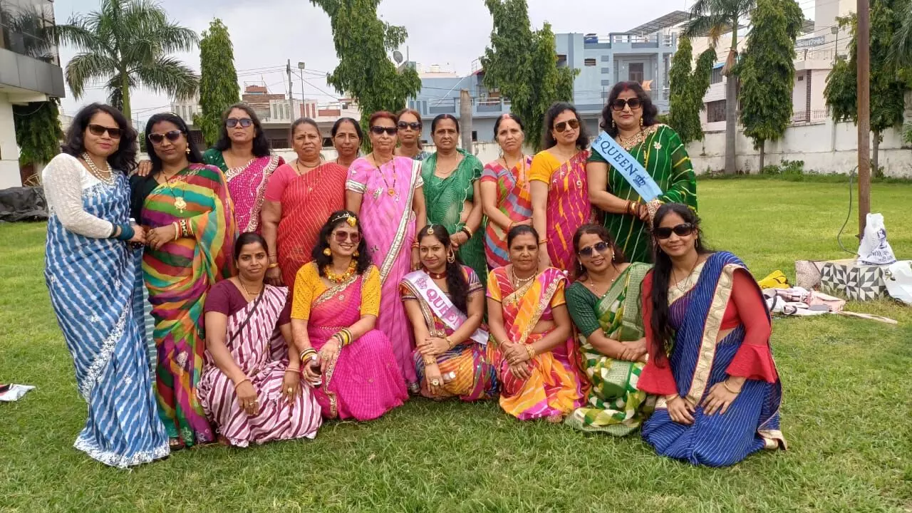 वैष्णव संगिनी ग्रुप ने मनाया लहरिया महोत्सव वैष्णव संगिनी ग्रुप ने मनाया लहरिया महोत्सव