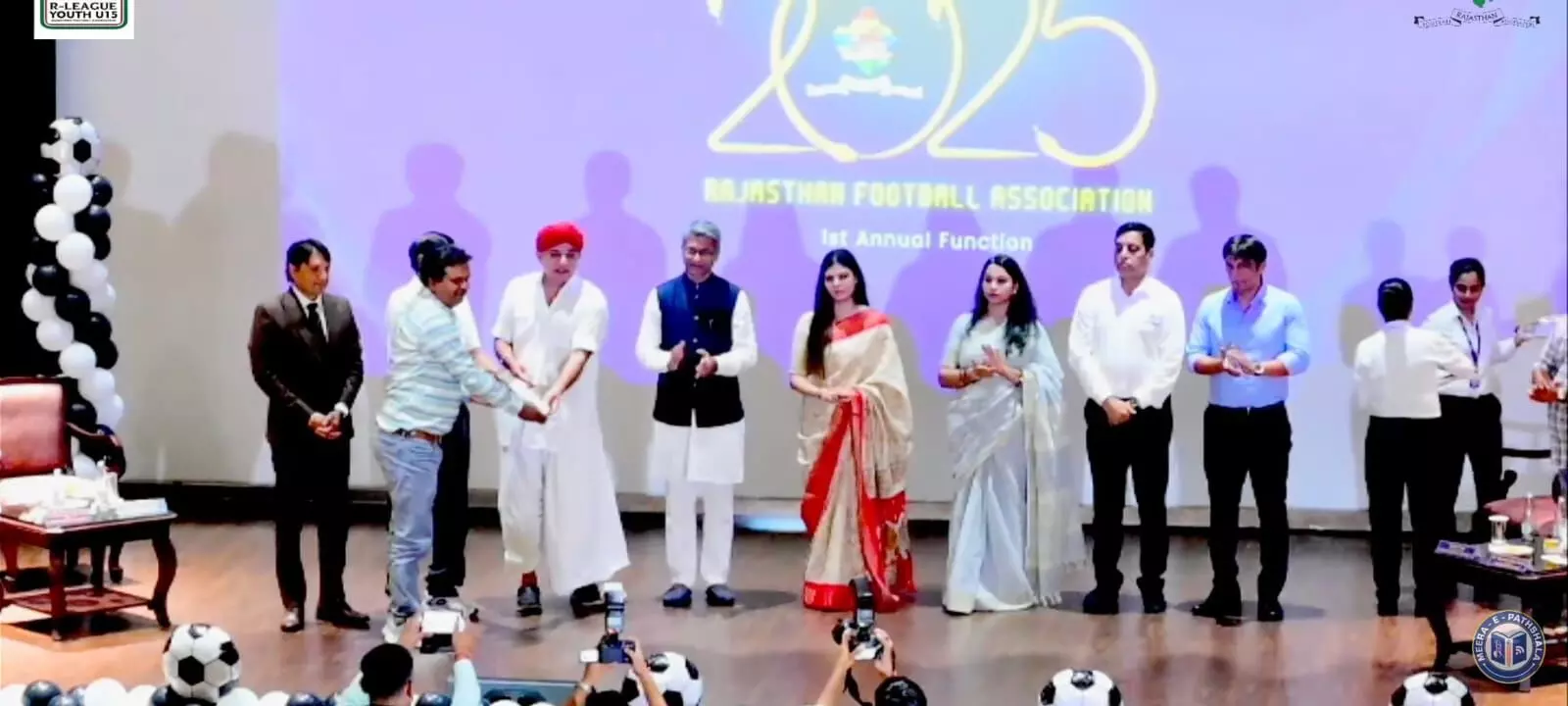 फुटबॉल संघ के सचिव का किया जयपुर में सम्मान