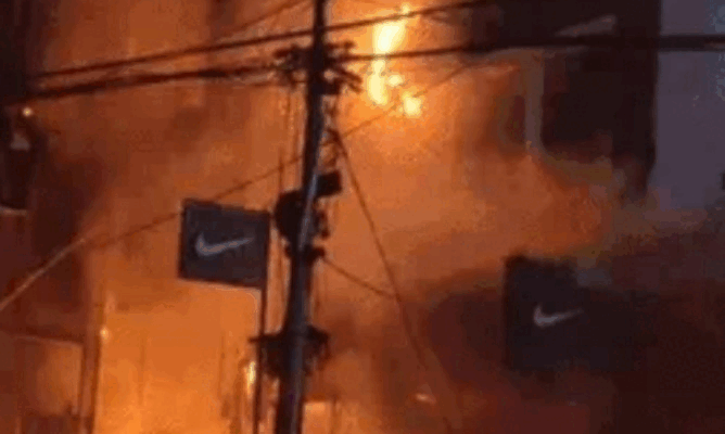 पटना में होटल में लगी आग, खिड़कियों से लोगों ने लगाई छलांग: 5 घायल,15 को बचाया