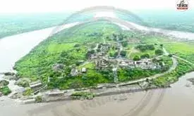 बेणेश्वरधाम बना टापू, 25 से अधिक श्रद्धालु फंसे