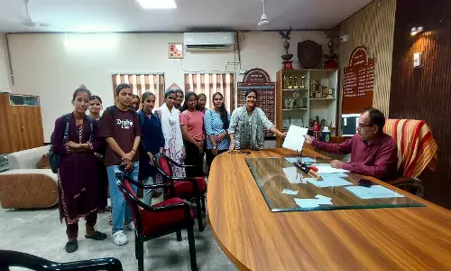 राजकीय कन्या महाविद्यालय में छात्राओं ने की कैंटीन खुलवाने की मांग