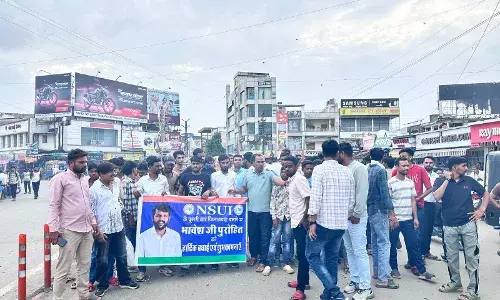 पुरोहित को जिलाध्यक्ष बनाने पर मनाया जश्न