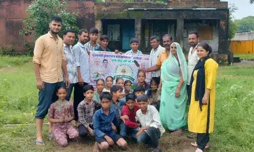 स्कूल परिसर मे किया पौधारोपण