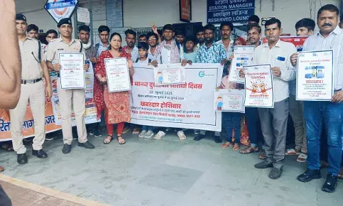 रेल यात्रियों को किया गया बाल तस्करी के विरुद्ध जागरूक