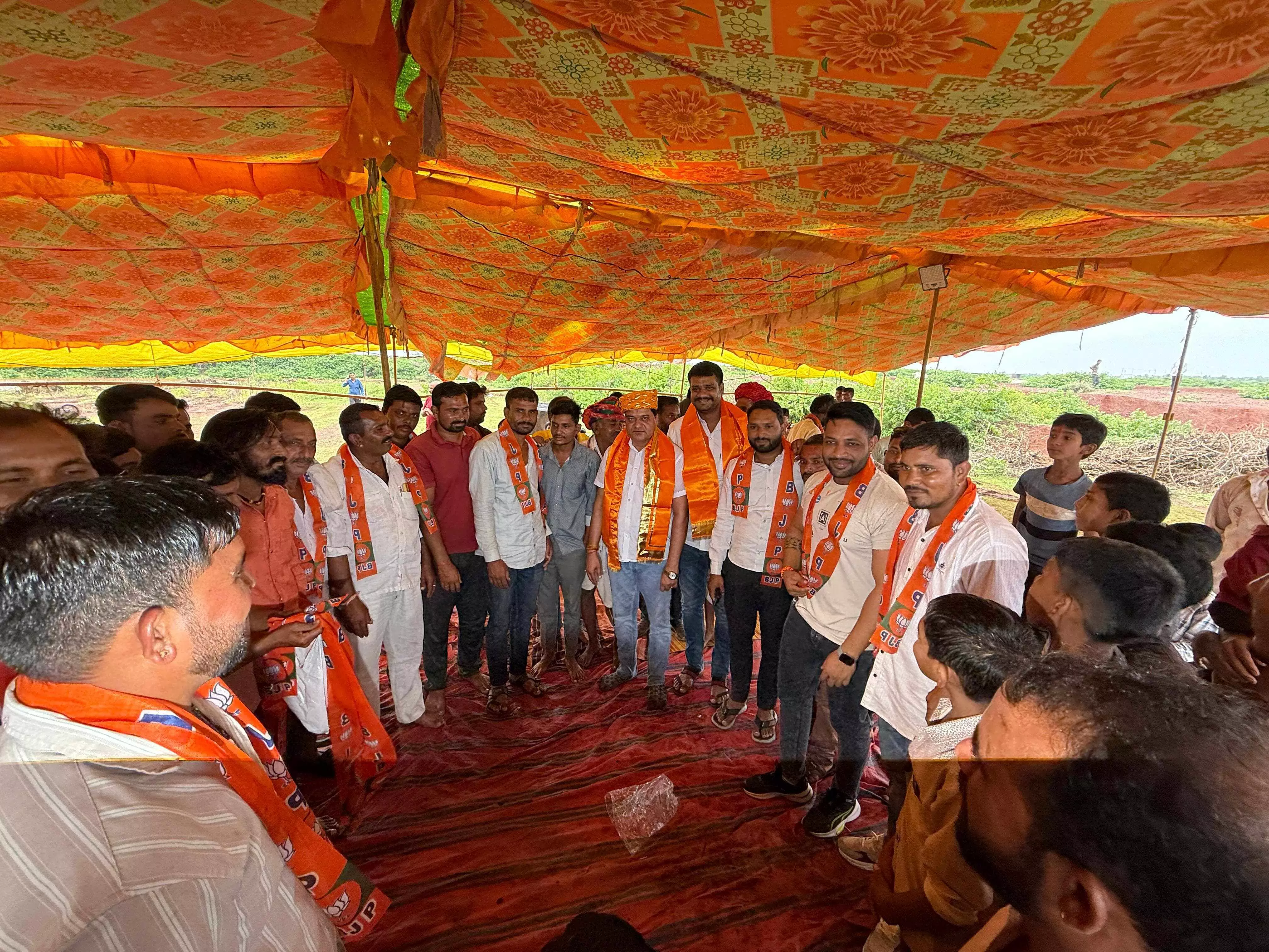 जिला प्रमुख अहीर ने विकास कार्यों के लिए की पांच लाख की घोषणा