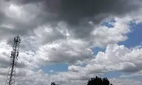 3 जिलों में रेड, 5 में ऑरेंज और 19 में येलो अलर्ट,13 जिलों में स्कूलों की छुट्टी ,भीलवाड़ा में   आसमान पर सुबह से बादल छाये सुबह से , मौसम सुहाना