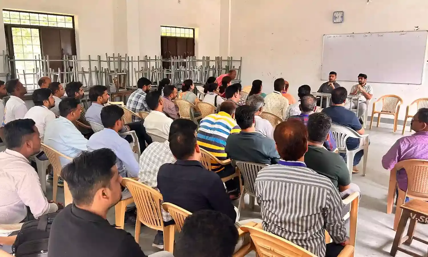 जिला निर्वाचन अधिकारी ने बीएलओ व पर्यवेक्षक प्रशिक्षण का किया औचक निरीक्षण जिला निर्वाचन अधिकारी ने बीएलओ व पर्यवेक्षक प्रशिक्षण का किया औचक निरीक्षण