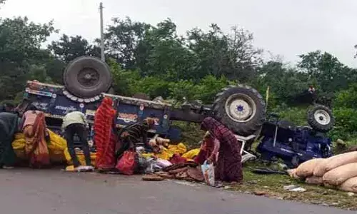 रामदेवरा जा रहे श्रद्धालुओं से भरी ट्रैक्टर-ट्रॉली पलटी, महिला की मौत, 4 घायल