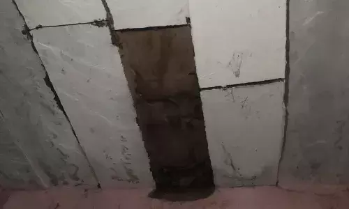 4 साल से 2 कमरों की पट्टीया टूटकर लटकी,2 कमरो में दरारे,बाकी के कमरे जर्जर,मिली स्वीकृति,टेंडर हुआ, नहीं हुआ काम शुरू 4 साल से 2 कमरों की पट्टीया टूटकर लटकी,2 कमरो में दरारे,बाकी के कमरे जर्जर,मिली स्वीकृति,टेंडर हुआ, नहीं हुआ काम शुरू