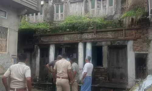 नगर निगम की भी टूटी नींद, जीर्ण शीर्ण जैसी 15 इमारतों के मालिकों को थमाए नोटिस