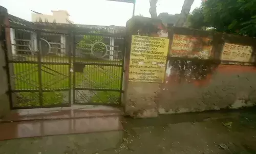 बालिका उच्च माध्यमिक विद्यालय, रेलमंगरा की दीवार जर्जर होने का खतरा – छात्राओं की सुरक्षा पर मंडरा रहा संकट