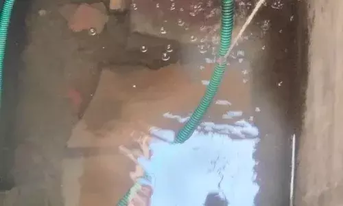 गंदा पानी पीने को मजबूर कोली मोहल्ला के लोग ,जल्द समाधान की मांग गंदा पानी पीने को मजबूर कोली मोहल्ला के लोग ,जल्द समाधान की मांग