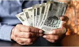 30 हजार की ले रहा था रिश्वत, घर में मिले डेढ़ करोड़ नकद1