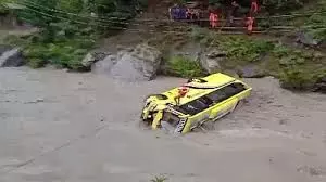 जम्मू-कश्मीर के गांदरबल में बड़ा हादसा, आईटीबीपी जवानों को ले जा रही बस सिंध नदी में गिरी जम्मू-कश्मीर के गांदरबल में बड़ा हादसा, आईटीबीपी जवानों को ले जा रही बस सिंध नदी में गिरी
