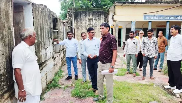 प्रशासनिक अधिकारियों ने किया आकोला विद्यालय का निरीक्षण प्रशासनिक अधिकारियों ने किया आकोला विद्यालय का निरीक्षण