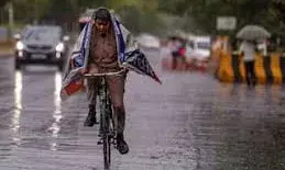 भीलवाड़ा में बारिश की चेतावनी के बीच स्कूलों में अवकाश जारी, हल्की बूंदाबांदी का सिलसिला बरकरार भीलवाड़ा में बारिश की चेतावनी के बीच स्कूलों में अवकाश जारी, हल्की बूंदाबांदी का सिलसिला बरकरार