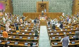 संसद में टैरिफ पर हंगामा, लोकसभा स्थगित: विपक्ष का प्रदर्शन, सरकार पर दबाव