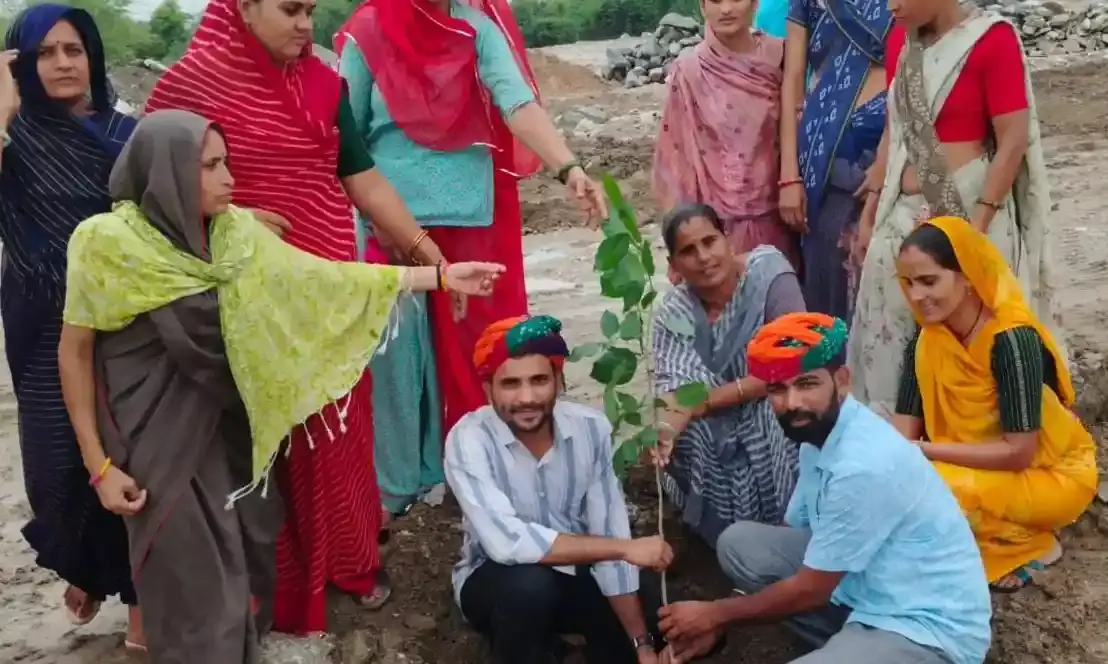 हरियालो राजस्थान अभियान के अंतर्गत एक पौधा मां के नाम कार्यक्रम आयोजित हरियालो राजस्थान अभियान के अंतर्गत एक पौधा मां के नाम कार्यक्रम आयोजित