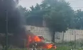 चितौड़गढ़ हाईवे पर चलती बोलेरो में अचानक लगी आग,लोगों ने कूदकर बचाई जान