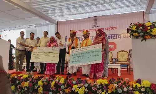 राज्यपाल ने राजीविका वन धन केंद्र की स्टॉल का क‍िया अवलोकन
