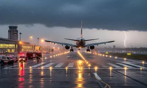 जयपुर एयरपोर्ट पर फ्लाइट शेड्यूल गड़बड़ाया: फ्यूल खत्म होने से पहले इमरजेंसी लैंडिंग, कई उड़ानें रद्द