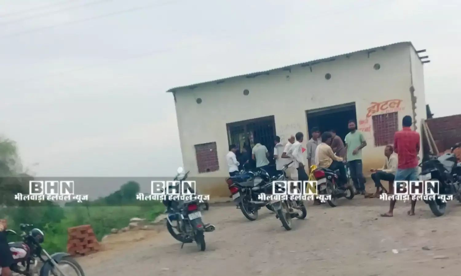 आबकारी विभाग की एक दुकान के नाम से क्षेत्र में अवैध 10 दुकानें हैं संचालित आबकारी विभाग की एक दुकान के नाम से क्षेत्र में अवैध 10 दुकानें हैं संचालित