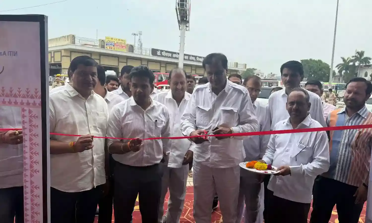 सम्पूर्णता अभियान के अन्तर्गत सात दिवसीय आकांक्षा हाट बाजार का हुआ शुभारम्भ