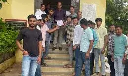 छात्रा की आत्महत्या मामले में छात्र परिषद का प्रदर्शन, कॉलेज प्रशासन पर गंभीर आरोप