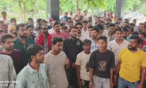 हाथ में कांवड़, दिल में भक्ति, और माथे पर जात का सवाल ये कैसा समाज बना लिया, जहाँ इंसान नहीं, उसकी जात देखी जाती है!