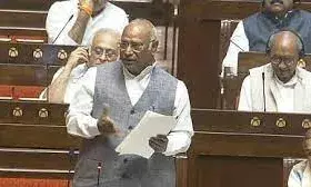 राज्यसभा वेल में CISF जवानों का आना बेहद आपत्तिजनक’, खरगे ने उपसभापति को लिखा पत्र