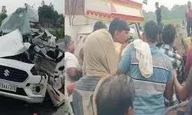 अनियंत्रित होकर कार ट्रक से टकराई,5 लोगों की दर्दनाक मौत