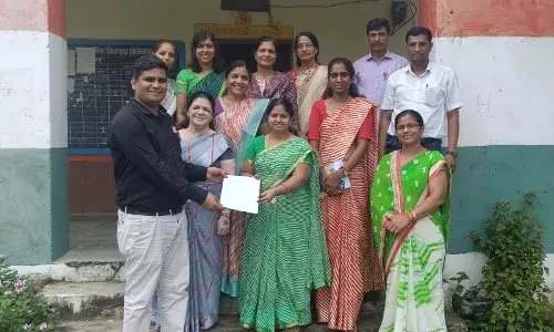 शिक्षिका ने विद्यालय में भेंट किया 1.51 लाख रुपए