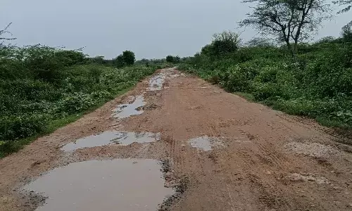 बनास नदी के किनारे स्थित थला की माता मंदिर पुल कभी भी बन सकता हे हादसे का कारण