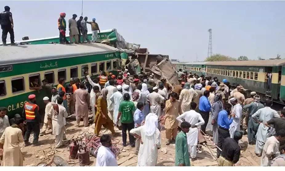 यात्री ट्रेन के कई डिब्बे पटरी से उतरे, 30 लोग घायल; डिब्बों में फंसे कुछ यात्रियों को बचाने के प्रयास जारी यात्री ट्रेन के कई डिब्बे पटरी से उतरे, 30 लोग घायल; डिब्बों में फंसे कुछ यात्रियों को बचाने के प्रयास जारी