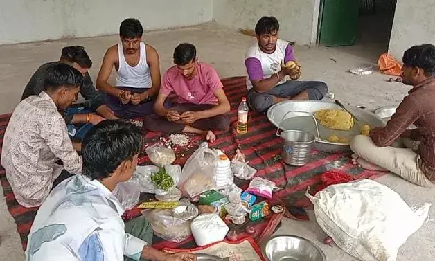 खोतकुडी महादेव मंदिर परिसर में चूरमा बाटी का लगाया भोग