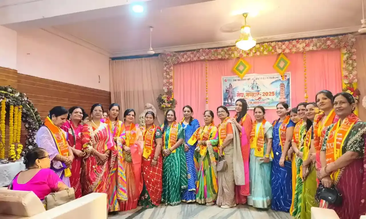 सावन की फुहारों संग बिखरे सांस्कृतिक रंग