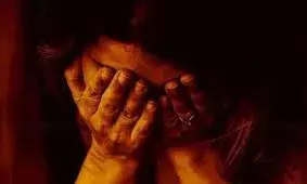 ई-मित्र संचालक ने विवाहिता से किया दुष्कर्म, ब्लैकमेल कर बनाए अश्लील वीडियो