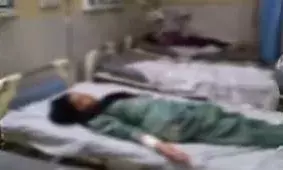 बहनों से छेड़छाड़ रोकने पर बदमाशों ने घर में घुसकर किया हमला, चाकू और पाइप से घायल किया पूरा परिवार