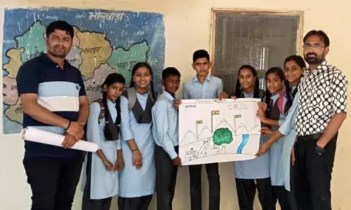 हर घर तिरंगा अभियान की हुई शुरुआत बच्चों ने कार्डशीट पर उकेरे तिरंगे