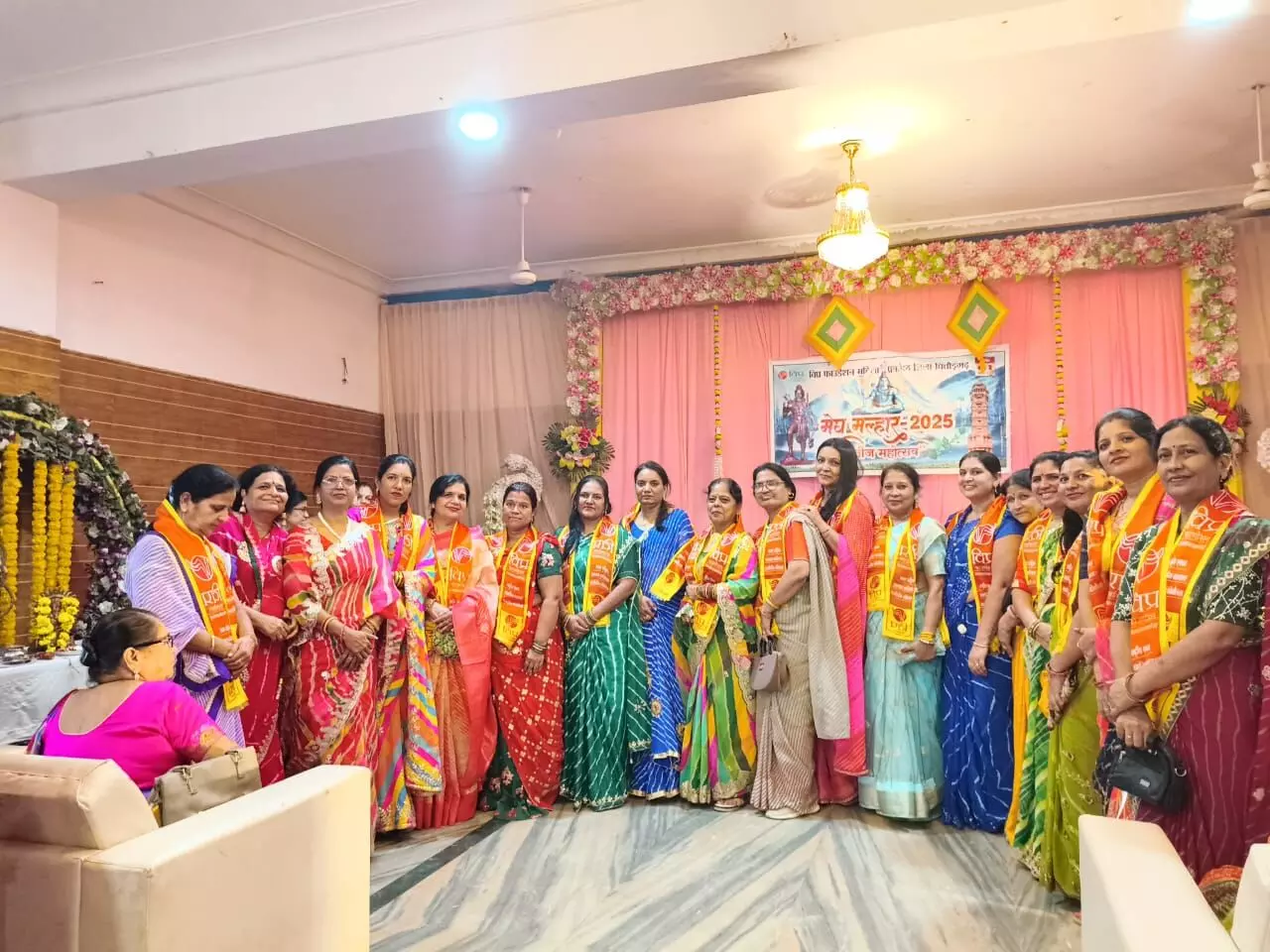 सावन की फुहारों संग बिखरे सांस्कृतिक रंग